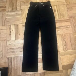 Levi’s Ribcage Straight Jean in Black. Size 24, 29 inch inseam